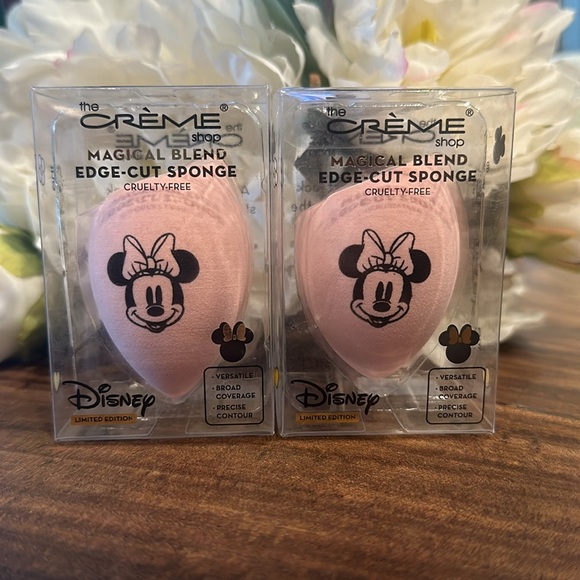 2 The Crème Shop x Disney Minnie Mouse Magical Blend Sponge - Picture 1 of 6